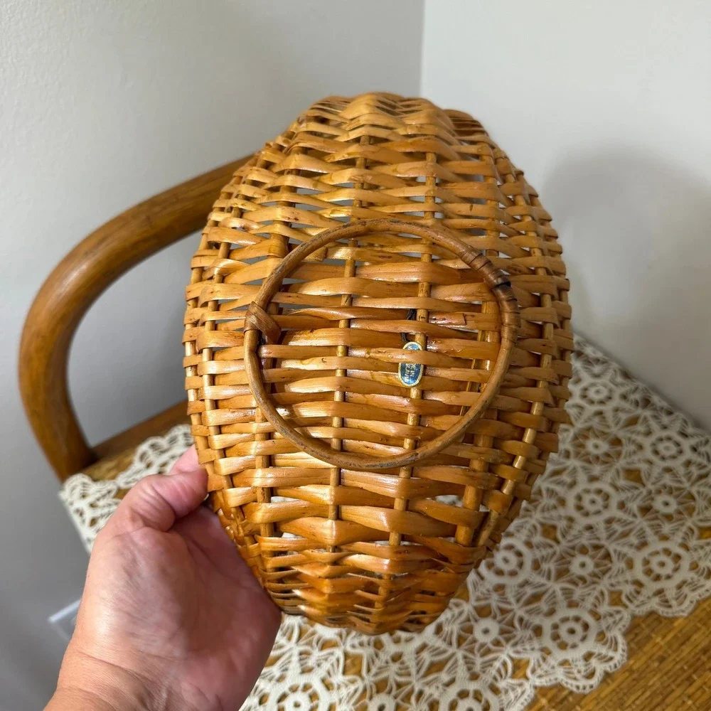 N/A handcrafted wicker